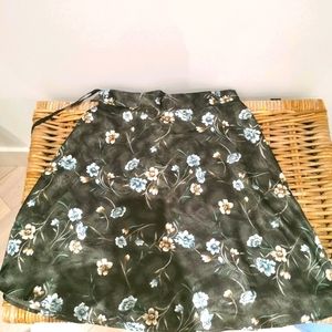 🍀3/$30 Vintage Floral skirt